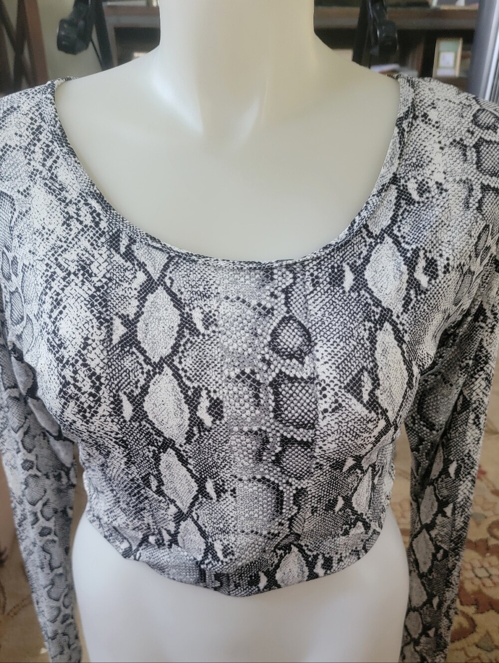 NEW NWOT Snake Print Long Sleeve Crop Top - Black & White Sz 2Xl